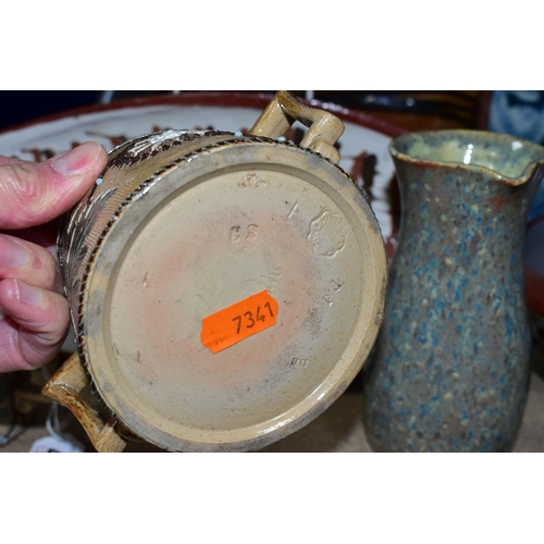 415 - A GROUP OF STUDIO POTTERY AND  DOULTON LAMBETH WARE, comprising a Doulton Lambethware Loving cup dec... 