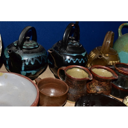 415 - A GROUP OF STUDIO POTTERY AND  DOULTON LAMBETH WARE, comprising a Doulton Lambethware Loving cup dec... 