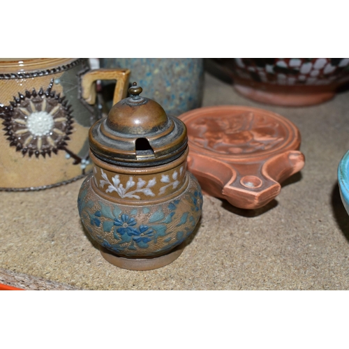 415 - A GROUP OF STUDIO POTTERY AND  DOULTON LAMBETH WARE, comprising a Doulton Lambethware Loving cup dec... 