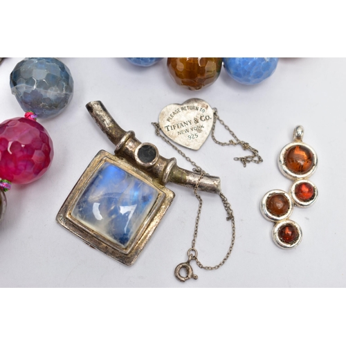 109 - A BAG OF ASSORTED JEWELLERY, to include a quartz cabochon pendant, collet set in a white metal mount... 