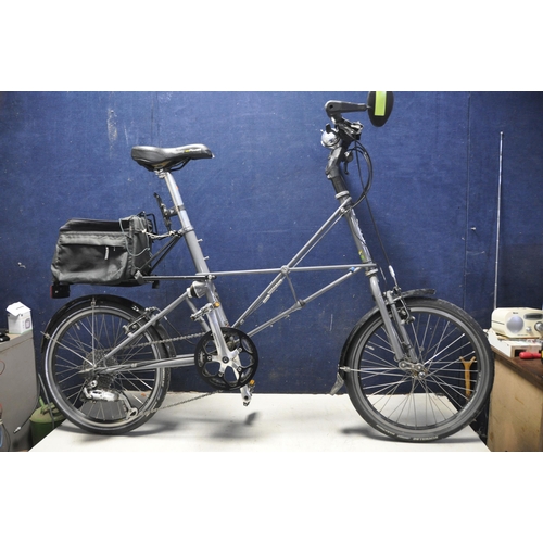 1099 - AN ALEX MOULTON SPACE FRAME BICYCLE badged Alex Moulton to front stem, R425 at rear of stem, also ba... 