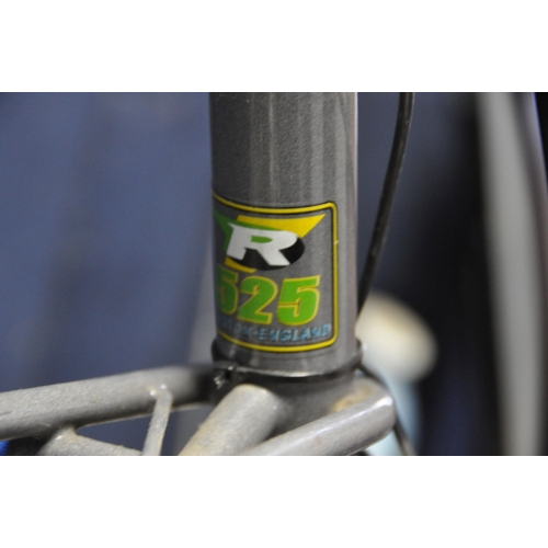 1099 - AN ALEX MOULTON SPACE FRAME BICYCLE badged Alex Moulton to front stem, R425 at rear of stem, also ba... 