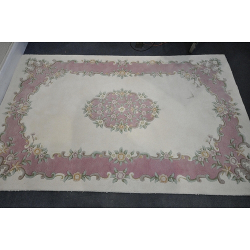 1386 - A LATE 20TH CENTURY CREAM AND PINK CHINESE RUG, 237cm x 148cm