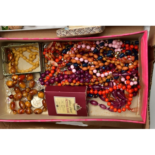 102 - A BOX OF ASSORTED ITEMS, to include various pieces of costume jewellery, brooches, pin badges, smoki... 