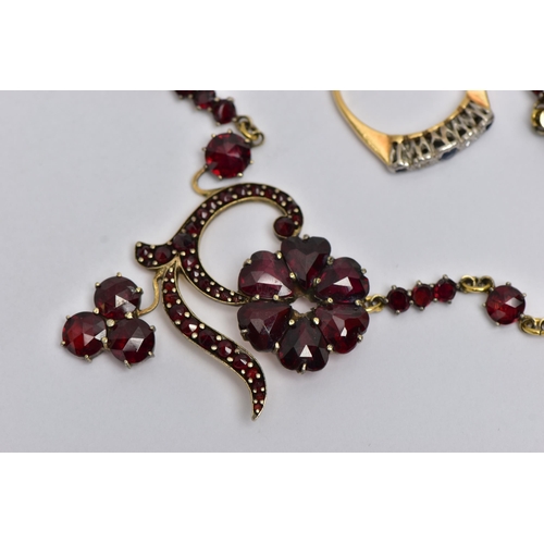 41 - A YELLOW METAL DIAMOND AND SAPPHIRE FIVE STONE RING AND A GARNET NECKLACE, the ring designed with th... 