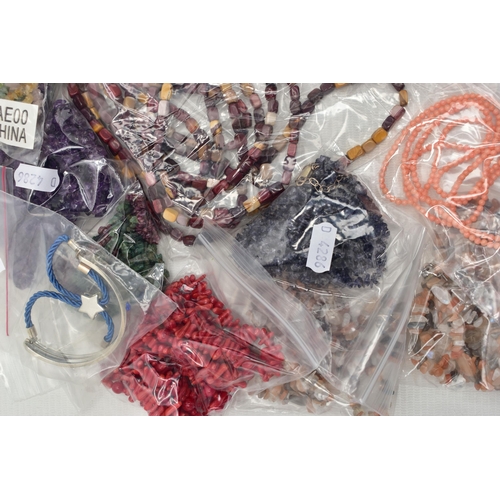 101 - A LARGE COLLECTION OF SEMI-PRECIOUS GEMSTONE JEWELLERY, to include a boxed pink agate pendant, in a ... 