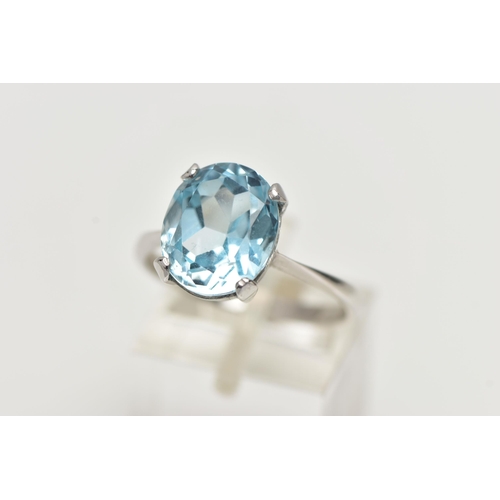 2 - A MODERN 18CT GOLD TOPAZ RING, an oval cut light blue topaz, approximate dimensions length 12mm x wi... 