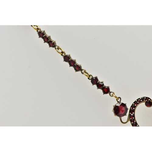 41 - A YELLOW METAL DIAMOND AND SAPPHIRE FIVE STONE RING AND A GARNET NECKLACE, the ring designed with th... 