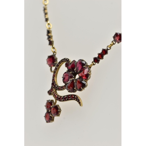 41 - A YELLOW METAL DIAMOND AND SAPPHIRE FIVE STONE RING AND A GARNET NECKLACE, the ring designed with th... 