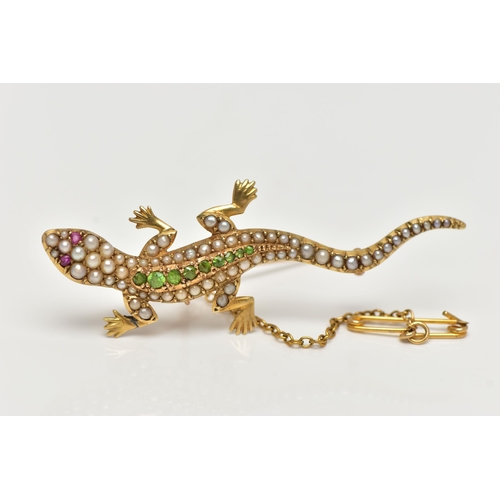 53 - AN EARLY 20TH CENTURY GOLD SALAMANDER BROOCH, set with a row of graduating demaintoid garnets to the... 