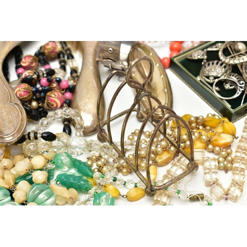 85 - A BAG OF ASSORTED JEWELLERY AND ITEMS, to include a silver belt and buckle hinged bangle, decorated ... 