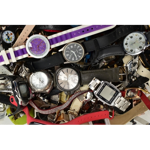 97 - A PLASTIC BOX OF ASSORTED LADY'S AND GENT'S FASHION WRISTWATCHES, mostly quartz movements, names to ... 