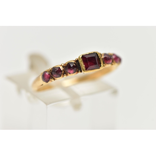 1 - A YELLOW GOLD GEORGIAN GARNET RING, the rectangular cut garnet flanked to each side by three garnet ... 