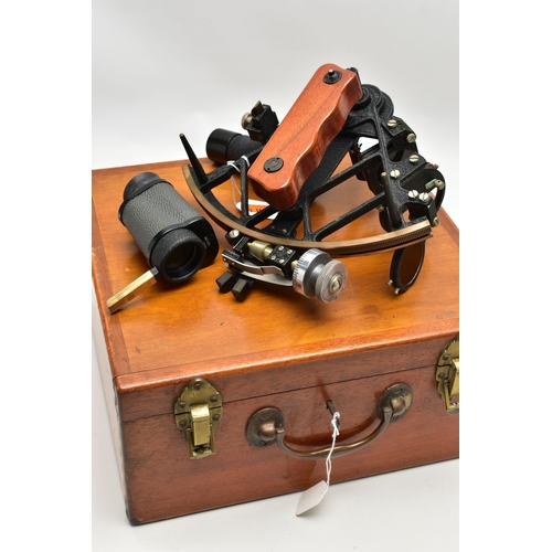 155 - A SECOND HALF 20TH CENTURY B COOKE & SON LTD BRASS AND BLACK LACQUERED SEXTANT, NO. 2363, IN A TEAK ... 