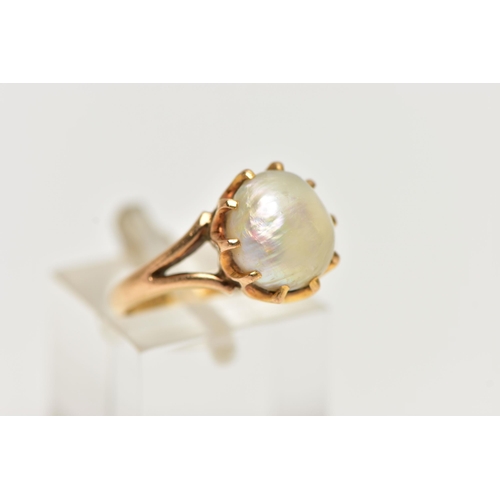 6 - AN EARLY 20TH CENTURY PEARL RING, the pearl measuring approximately 10.2mm by 8.9mm (depth 8.8mm), p... 