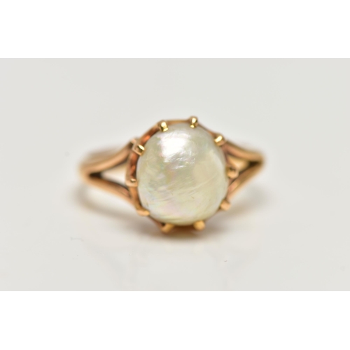 6 - AN EARLY 20TH CENTURY PEARL RING, the pearl measuring approximately 10.2mm by 8.9mm (depth 8.8mm), p... 