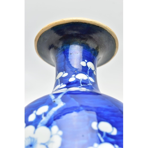 166 - AN EARLY 20TH CENTURY CHINESE BLUE AND WHITE PRUNUS BLOSSOM GINGER JAR AND COVER AND A SIMILARLY DEC... 