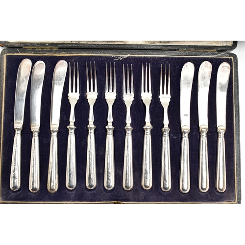 55 - A PARCEL OF CASED AND LOOSE SILVER AND SILVER HANDLED CUTLERY AND FLATWARE, comprising a cased set o... 