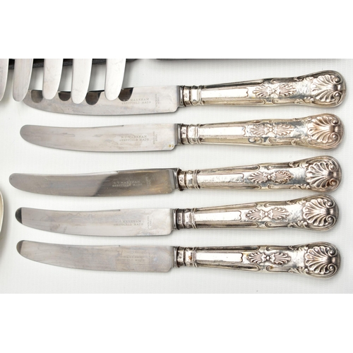 109 - A COLLECTION OF ASSORTED VICTORIAN AND LATER KINGS PATTERN FLATWARE AND CUTLERY, comprising two tabl... 