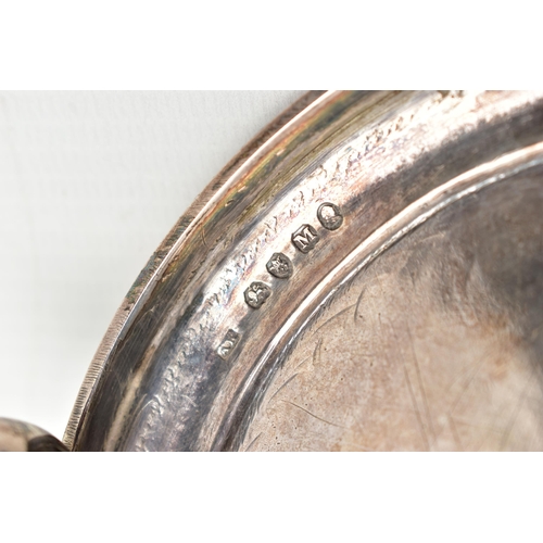 110 - A GEORGE III CIRCULAR SILVER STAND, raised gadrooned rim with engraved crest to the centre, the lowe... 