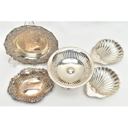 112 - FIVE PIECES OF LATE VICTORIAN, EDWARDIAN AND LATER SILVER, comprising an Edwardian pedestal dish wit... 