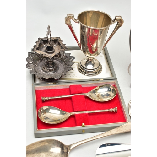 90 - AN ASSORTMENT OF SILVER AND WHITE METAL ITEMS, to include a cased pair of Elizabeth II replicas of T... 