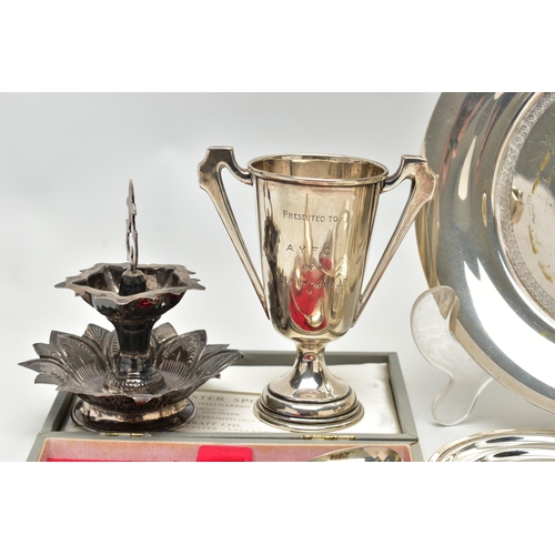 90 - AN ASSORTMENT OF SILVER AND WHITE METAL ITEMS, to include a cased pair of Elizabeth II replicas of T... 