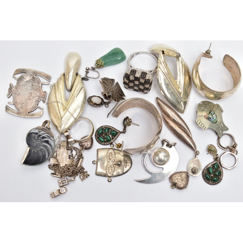 49 - AN ASSORTMENT OF WHITE METAL JEWELLERY,  to include a large dress ring with a checker board design, ... 