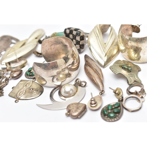 49 - AN ASSORTMENT OF WHITE METAL JEWELLERY,  to include a large dress ring with a checker board design, ... 