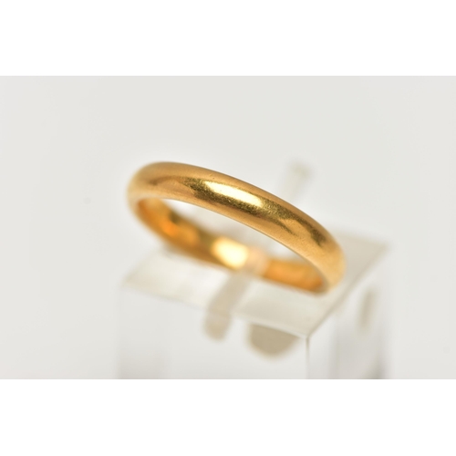 20 - A 22CT GOLD BAND RING, plain polished band, approximate width 3mm, hallmarked 22ct Birmingham 1937, ... 