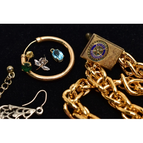 38 - A SMALL BAG OF ASSORTED JEWELLERY, to include a single yellow metal, hollow hoop earring, unmarked, ... 