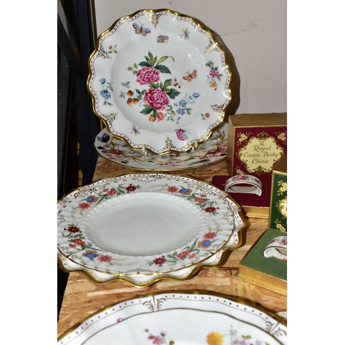 326 - A GROUP OF ROYAL CROWN DERBY CHINA, comprising a cased Derby Posies pattern cheese knife, a carving ... 