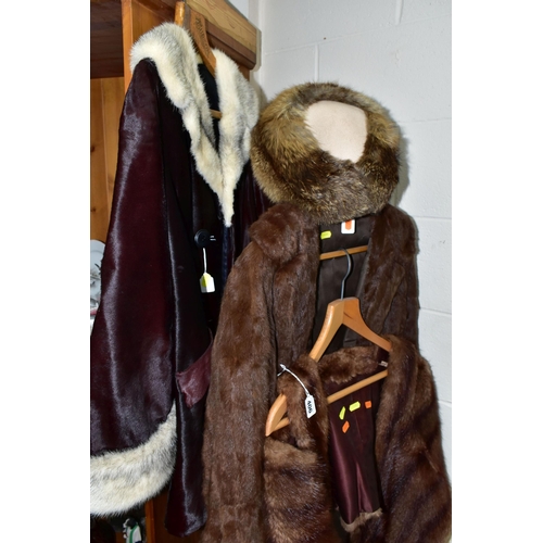 406 - A GROUP OF LADIES FUR JACKETS AND HATS, comprising one fur stole, a brown coney fur jacket, fur hat,... 