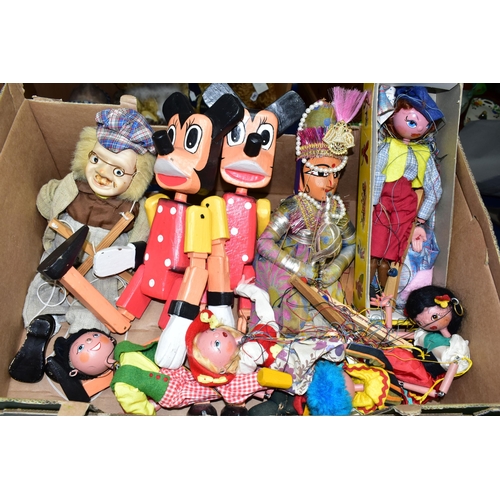 422 - ONE BOX OF PELHAM PUPPETS AND SIMILIAR, to include a boxed 'Cowgirl', clown, gypsy girl and boy, two... 