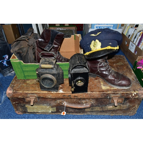 429 - A BOX AND LOOSE RAILWAY? ITEMS ETC, comprising a J&R Oldfields Dependence lamp lacking internal fitt... 