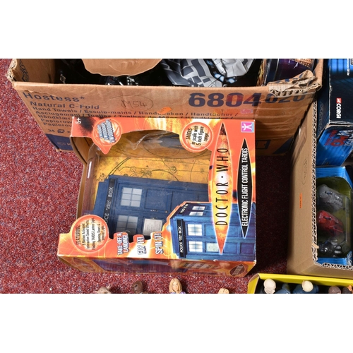 71 - A COLLECTION OF MODERN DOCTOR WHO COLLECTABLES, to include battery operated remote control models (n... 