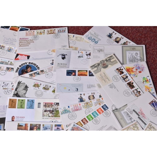 13 - SHOE BOX OF GB FDCS WITH ODD BETTER WITH REGISTERED NOTED ALSO AN ALBUM OF GB PRESENTATION PACKS TO ... 