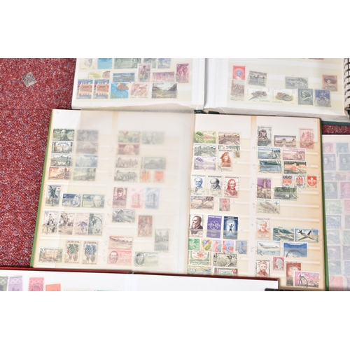 33 - LARGE HEAVY TUB WITH A QUANTITY OF ALBUMS WITH A WORLDWIDE COLLECTION, we note a Jersey mint collect... 