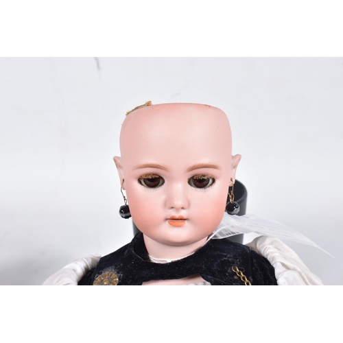 75 - A SIMON & HALBIG LADY DOLL, c.1890, nape of neck marked 'Simon & Halbig 5', sleeping brown glass eye... 