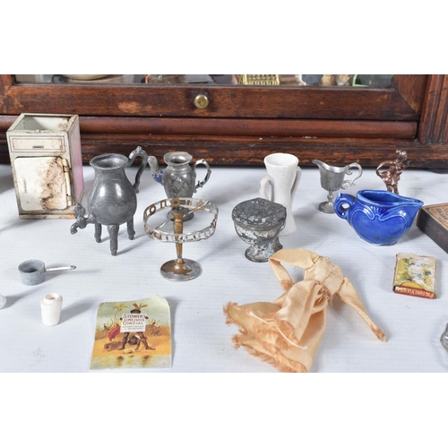 101 - AN OAK GLAZED TABLE TOP DISPLAY CASE, c.1920, missing two pieces from top but otherwise in fairly go... 