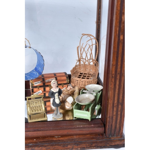 101 - AN OAK GLAZED TABLE TOP DISPLAY CASE, c.1920, missing two pieces from top but otherwise in fairly go... 