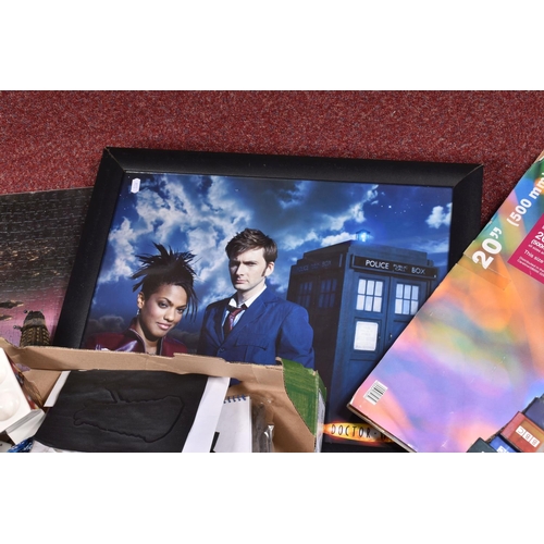 109 - A COLLECTION OF MODERN DOCTOR WHO COLLECTABLES AND EPHEMERA, to include trading and other cards, mug... 