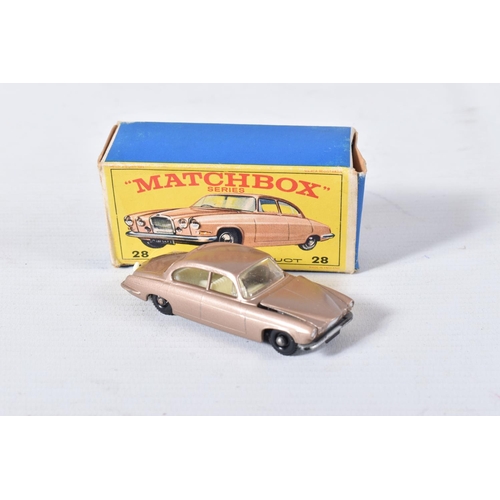 120 - A QUANTITY OF BOXED AND UNBOXED MATCHBOX 1-75 DIECAST VEHICLES, boxed Jaguar Mk.10, No.28 (damaged t... 