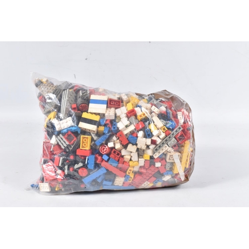 184 - A LARGE BOX OF LOOSE LEGO, TRAYS AND BASE BOARDS, two large bags consist of loose pieces of various ... 