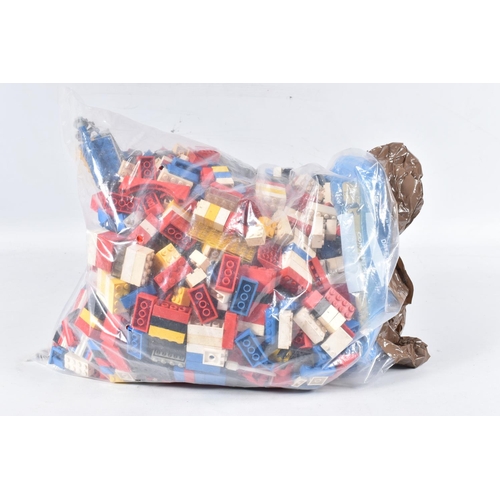 184 - A LARGE BOX OF LOOSE LEGO, TRAYS AND BASE BOARDS, two large bags consist of loose pieces of various ... 