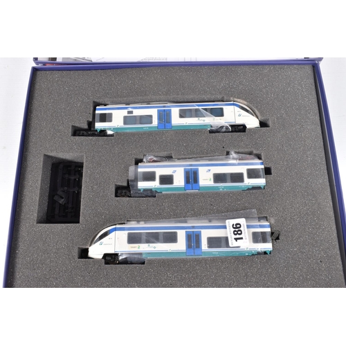 186 - A BOXED VI TRAINS HO GAUGE TRENITALIA TRENO ME MINUETTO THREE CAR ARTICULATED ELECTRIC RAILCAR SET, ... 