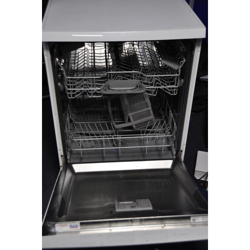 1070 - A BOSCH SMS40C12GB DISHWASHER measuring width 60cm x depth 62cm x height 86cm (PAT pass and powering... 