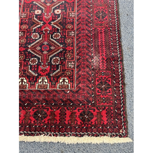 1361 - A 20TH CENTURY RED GROUND HAMADAN RUG, 193cm x 104cm (condition:-good condition)