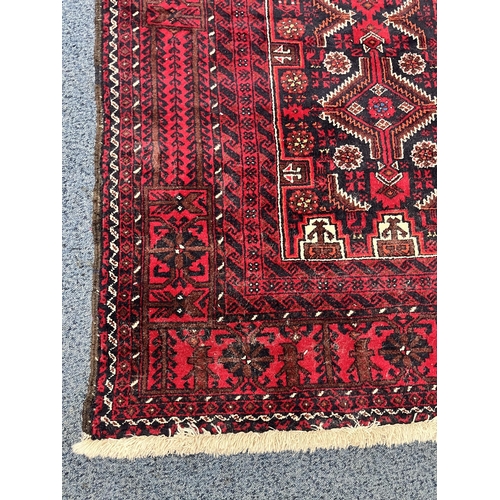 1361 - A 20TH CENTURY RED GROUND HAMADAN RUG, 193cm x 104cm (condition:-good condition)