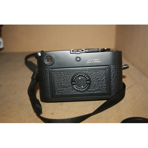 865 - A LEICA M6 FILM CAMERA serial No 2755787 in black fitted with a Semikron M 50mm f2 lens with cap and... 